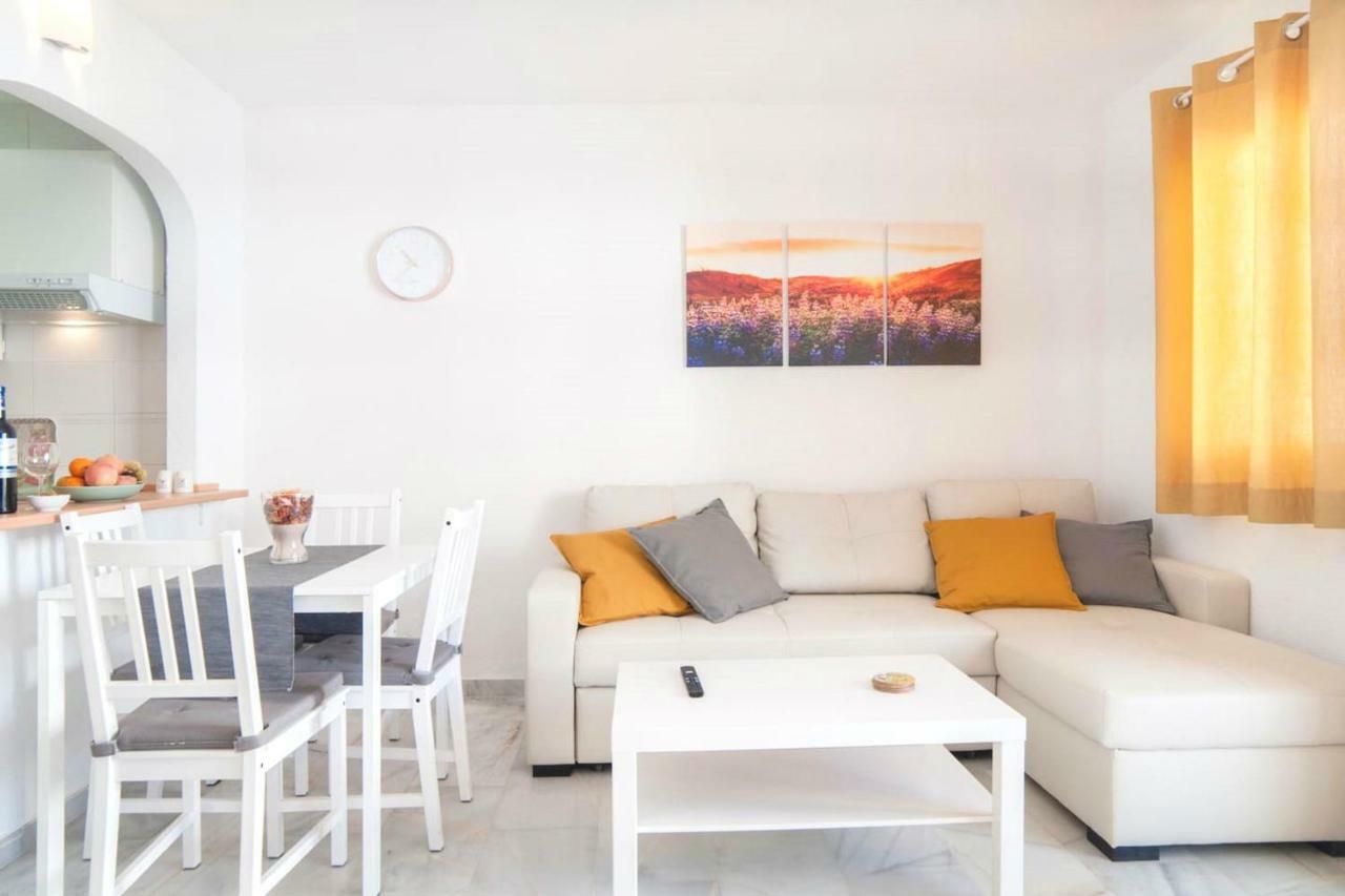 Happy Nest Apartment เบนัลมาเดนา ภายนอก รูปภาพ